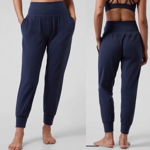 Athleta Salutation Jogger in powervita Navy sz L